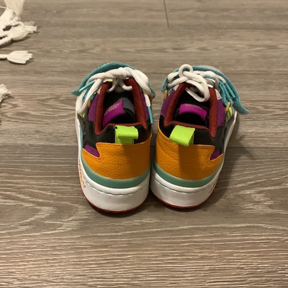 adidas - Picture 3 of 4